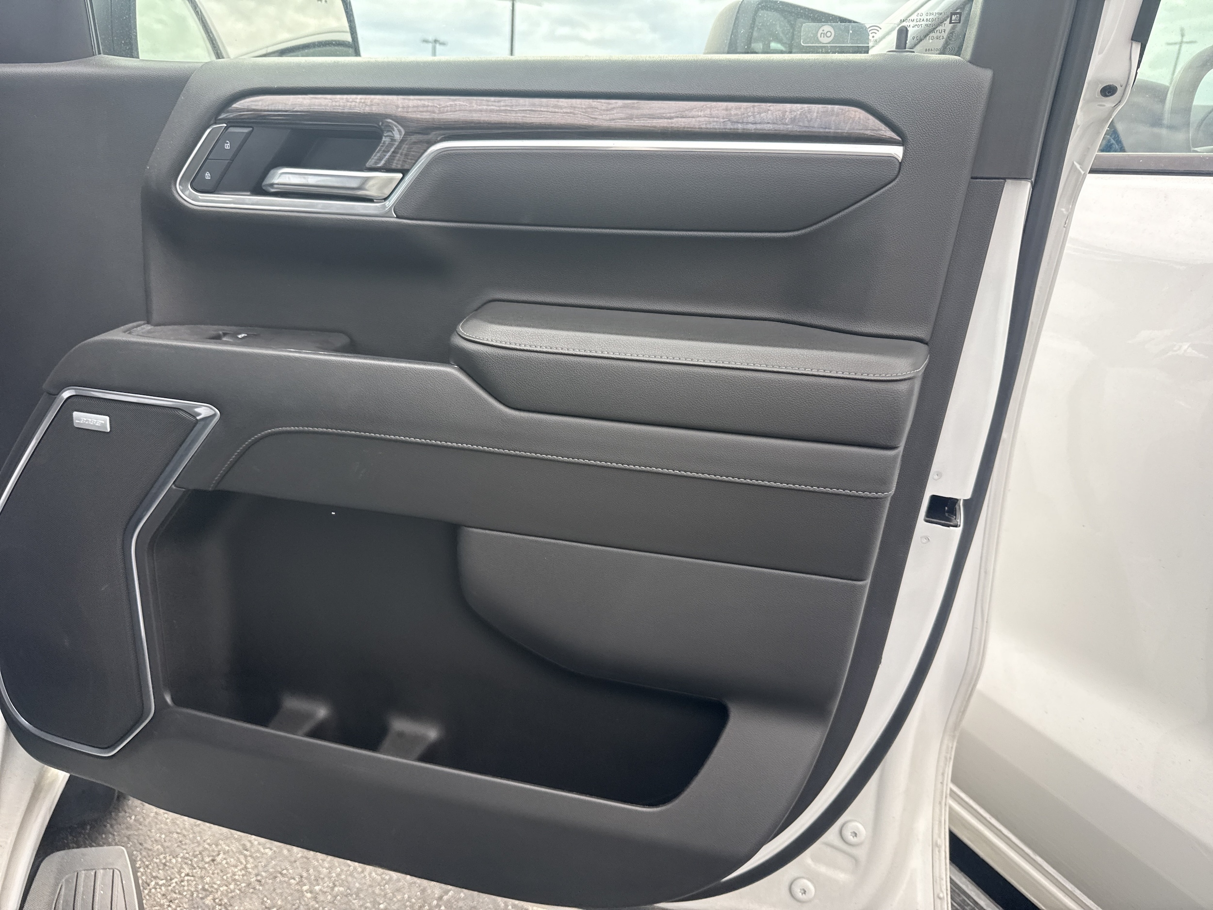 2025 Chevrolet Silverado 1500 LTZ - Photo 18