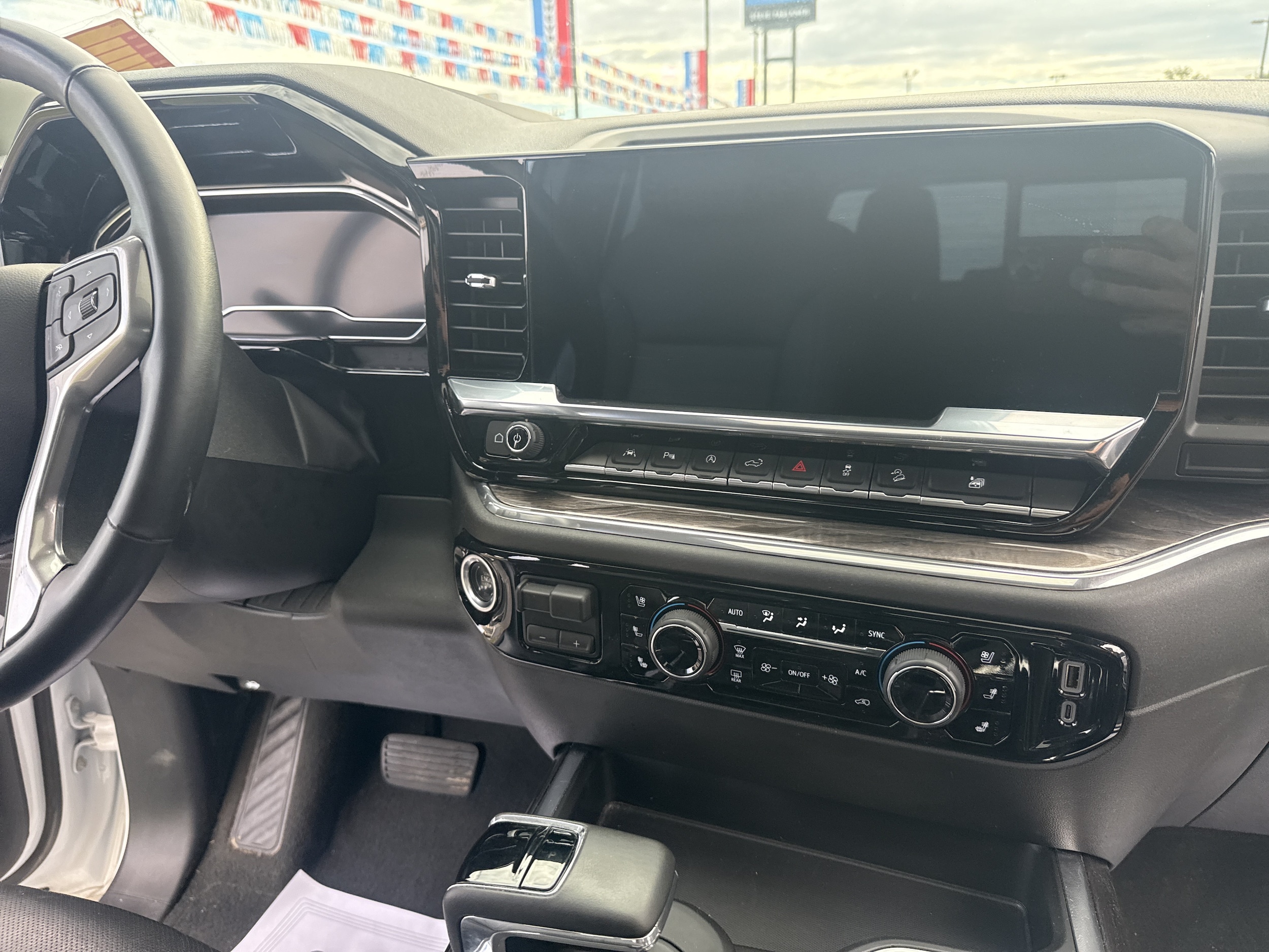 2025 Chevrolet Silverado 1500 LTZ - Photo 21
