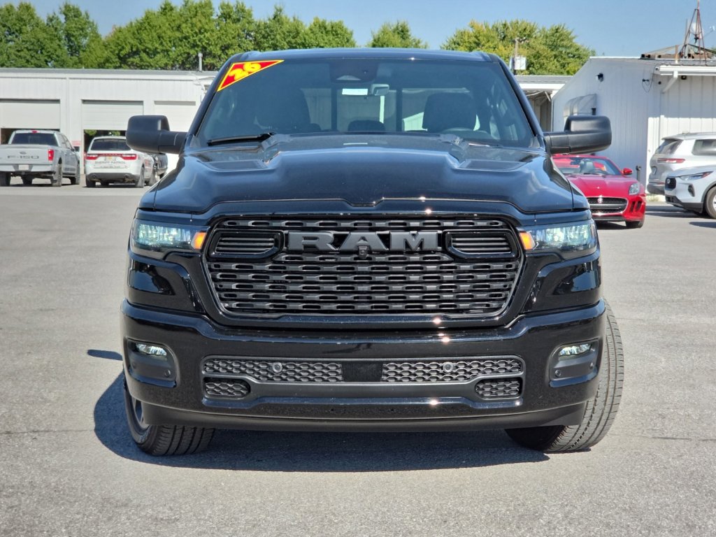 New 2026 Ram 1500 EXPRESS CREW CAB 4X4 5'7 BOX Pickup