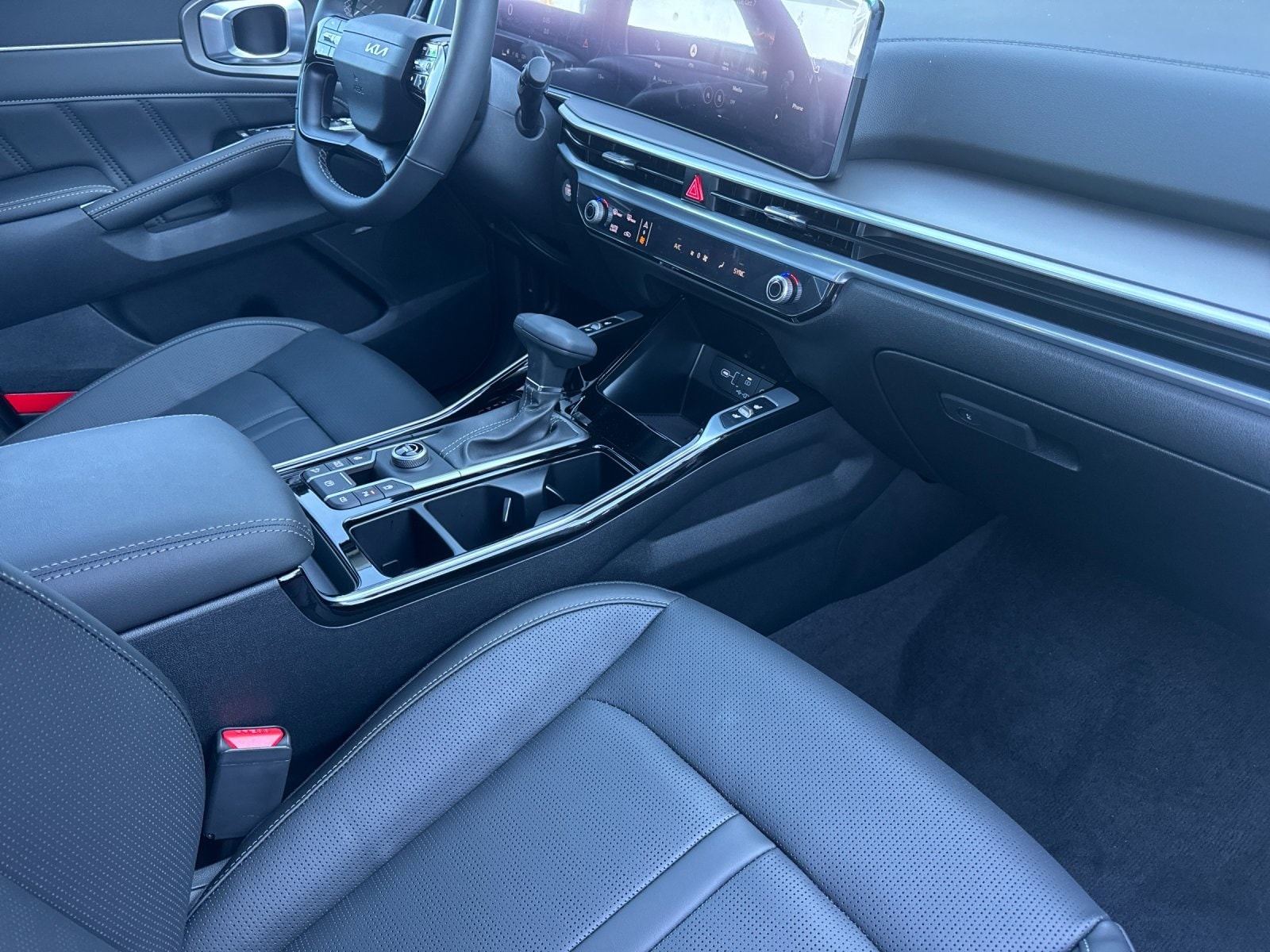 2026 Kia Sorento SX - Photo 16
