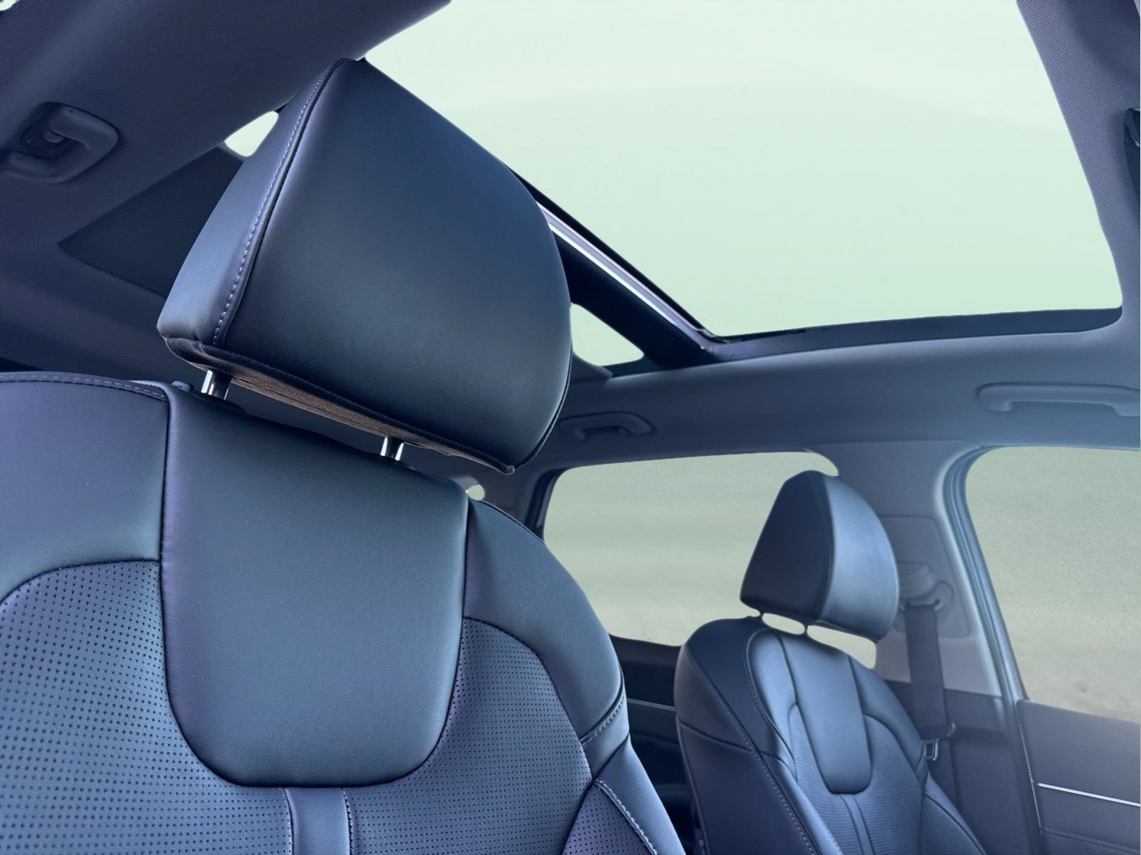 2026 Kia Sorento SX - Photo 17
