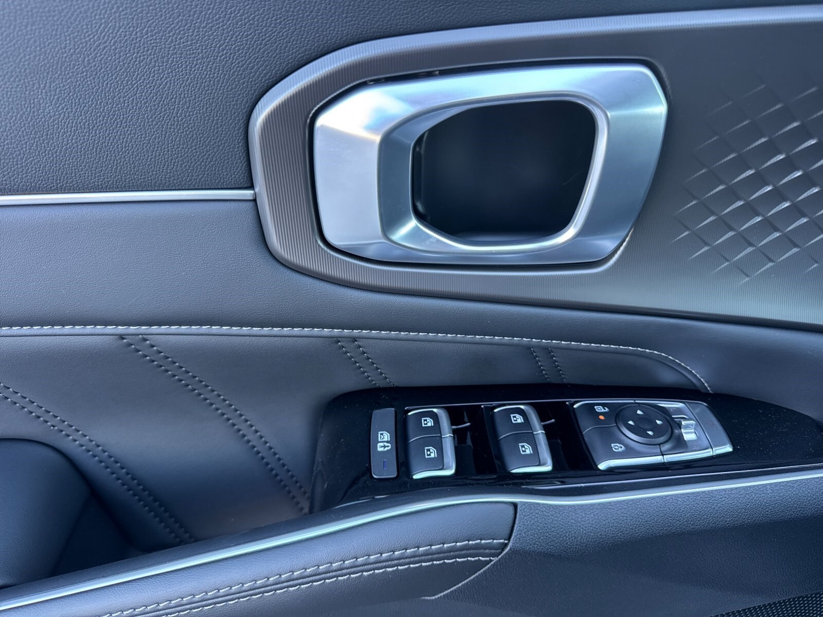 2026 Kia Sorento SX - Photo 10