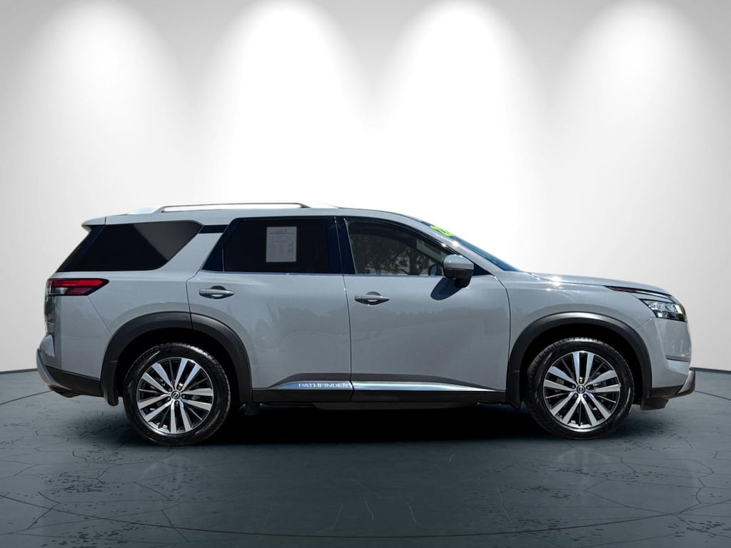 Used 2022 Nissan Pathfinder Platinum SUV