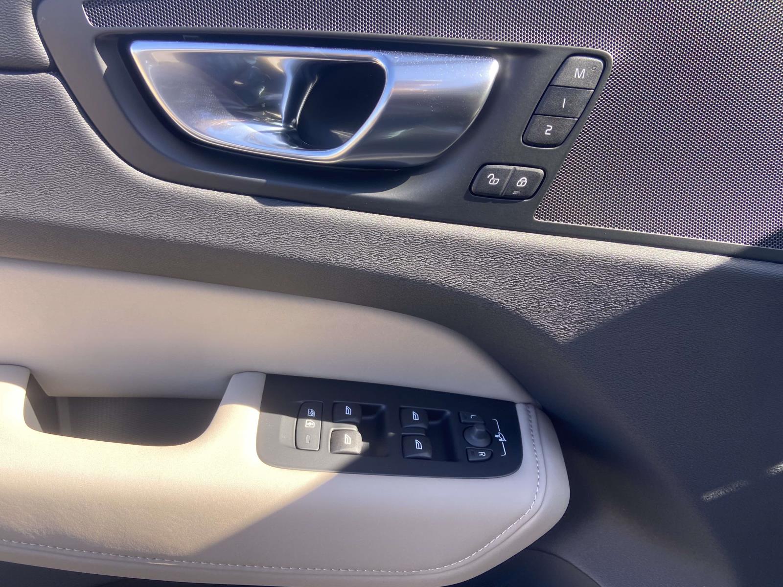 2026 Volvo XC60 Plus - Photo 19