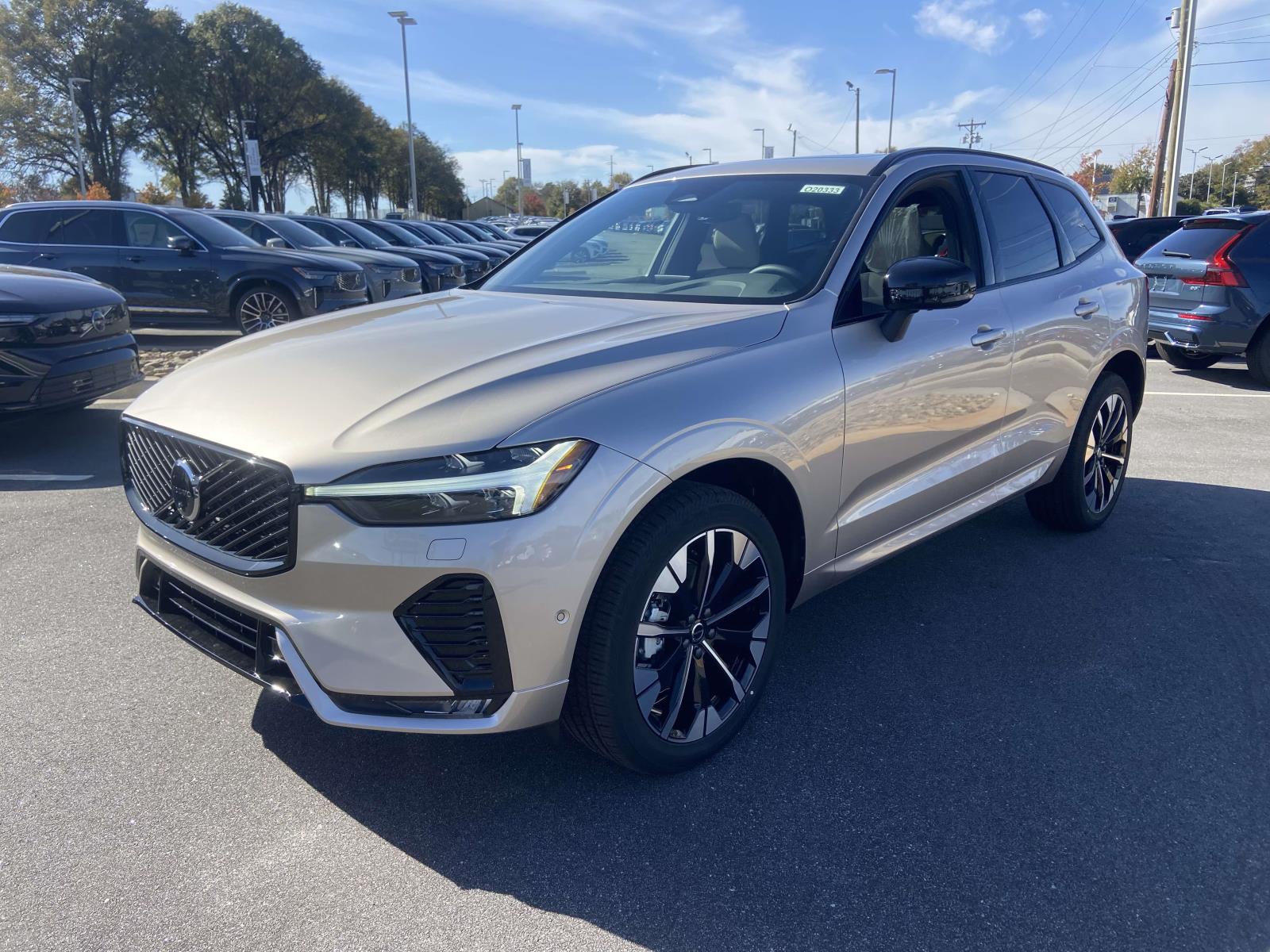 2026 Volvo XC60 Plus - Photo 2