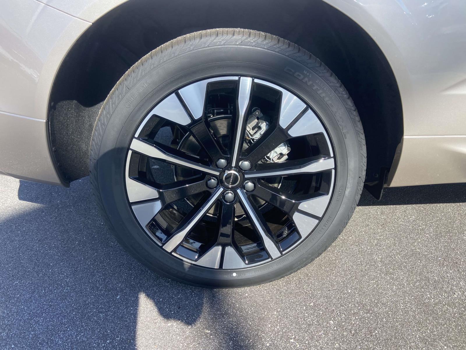 2026 Volvo XC60 Plus - Photo 10