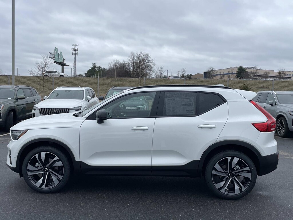 New 2026 Volvo XC40 B5 AWD Ultra Sport Utility