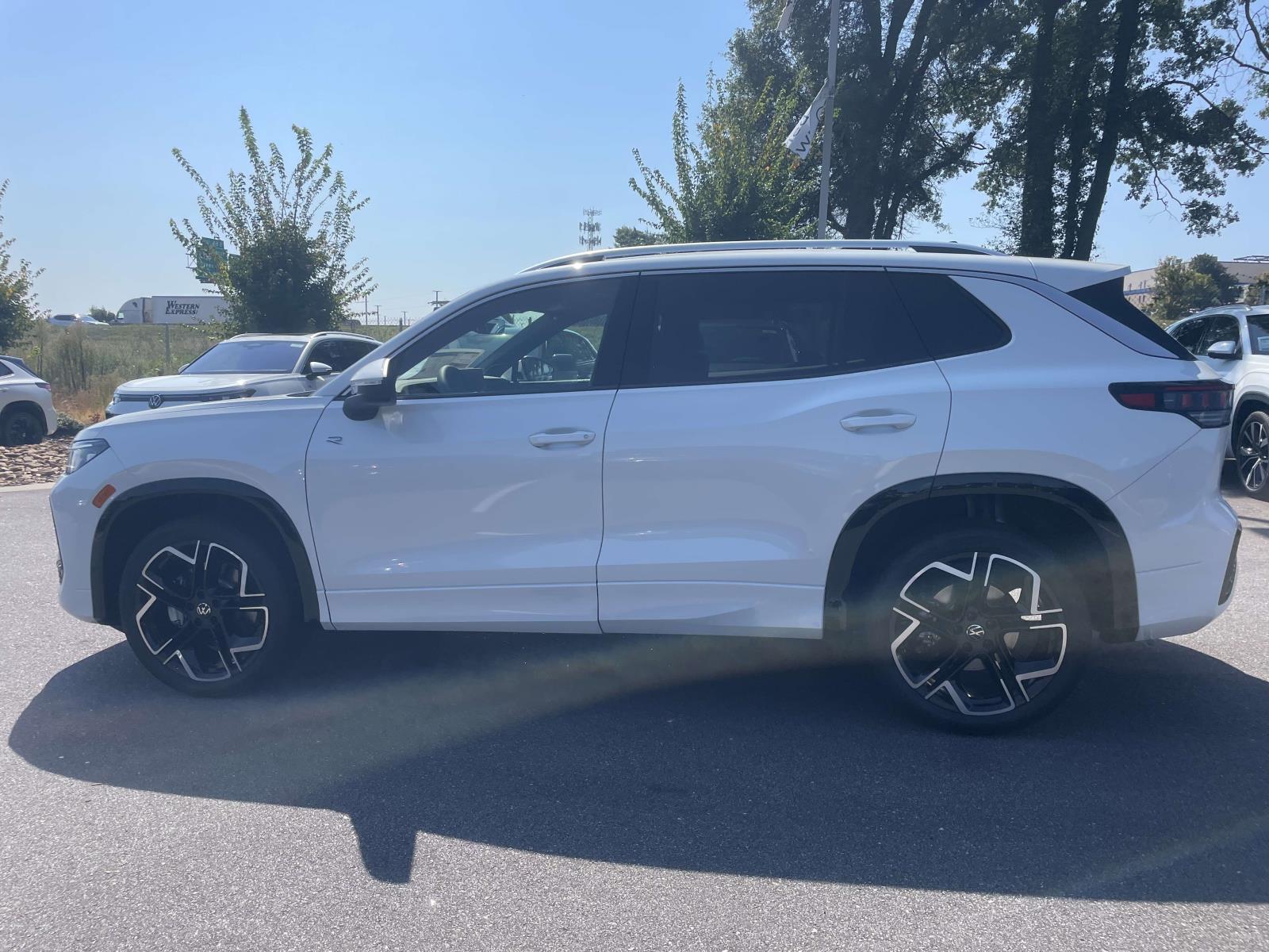New 2026 Volkswagen Tiguan 2.0T SEL R-Line Turbo Sport Utility