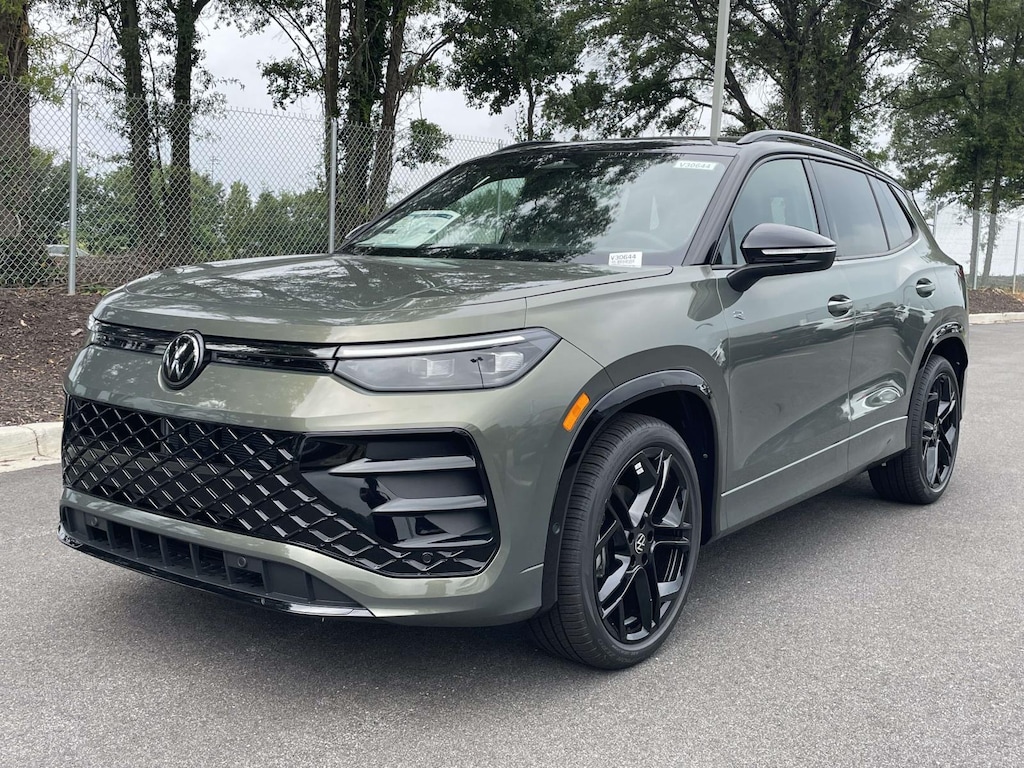 New 2026 Volkswagen Tiguan 2.0T SE R-Line Black Sport Utility