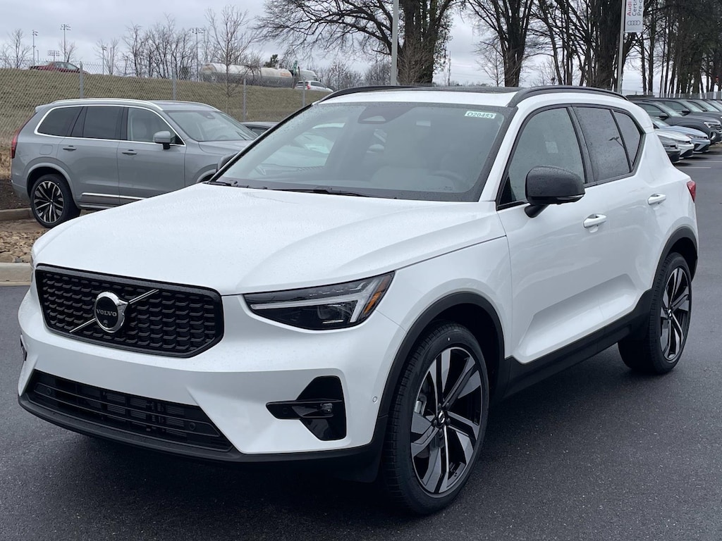 New 2026 Volvo XC40 B5 AWD Ultra Sport Utility