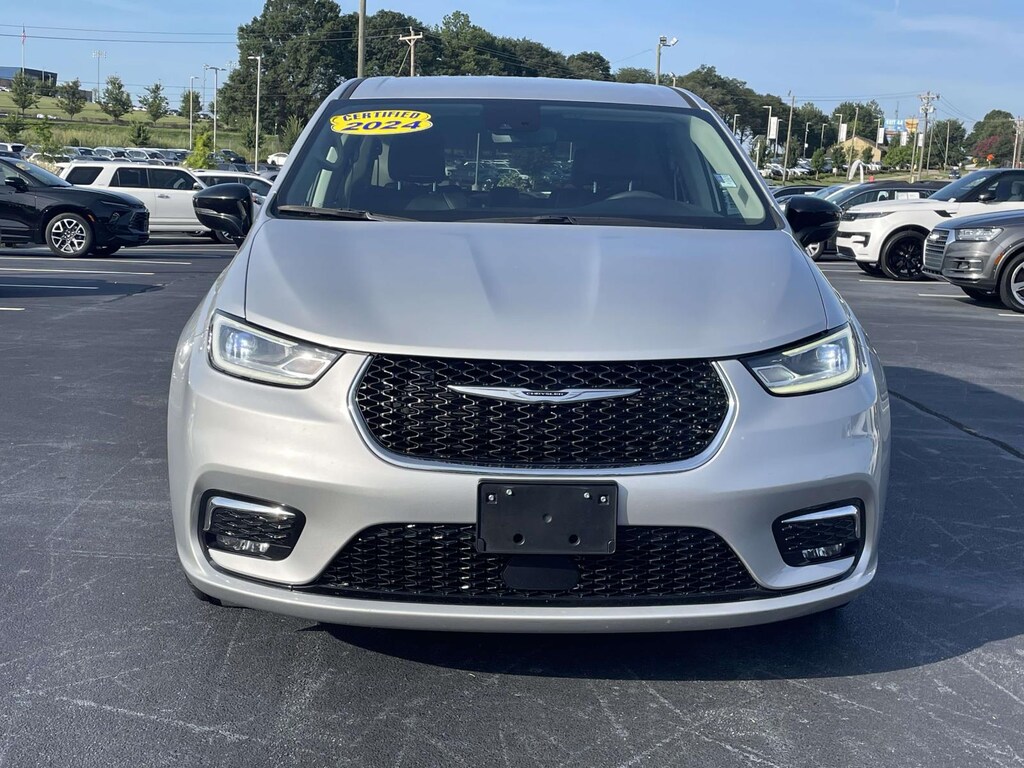 Used 2024 Chrysler Pacifica Touring L FWD Mini-van, Passenger