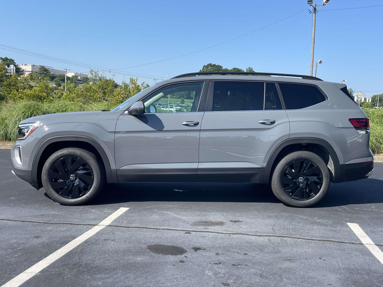New 2026 Volkswagen Atlas 2.0T SE w/Technology Sport Utility