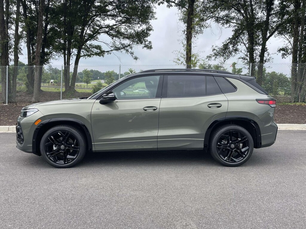 New 2026 Volkswagen Tiguan 2.0T SE R-Line Black Sport Utility