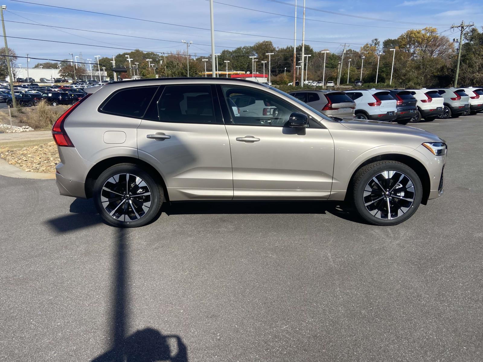 2026 Volvo XC60 Plus - Photo 9