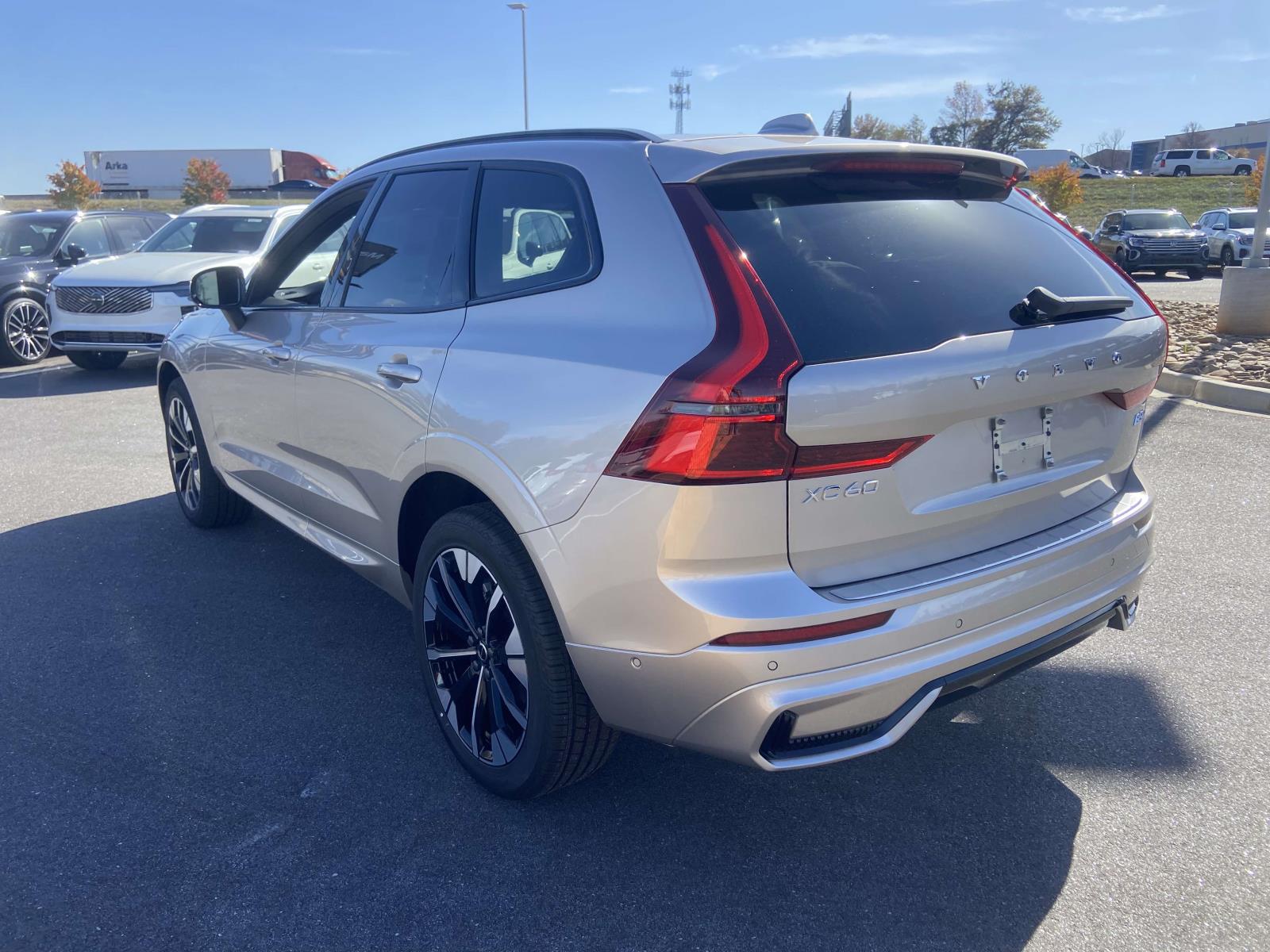 2026 Volvo XC60 Plus - Photo 6