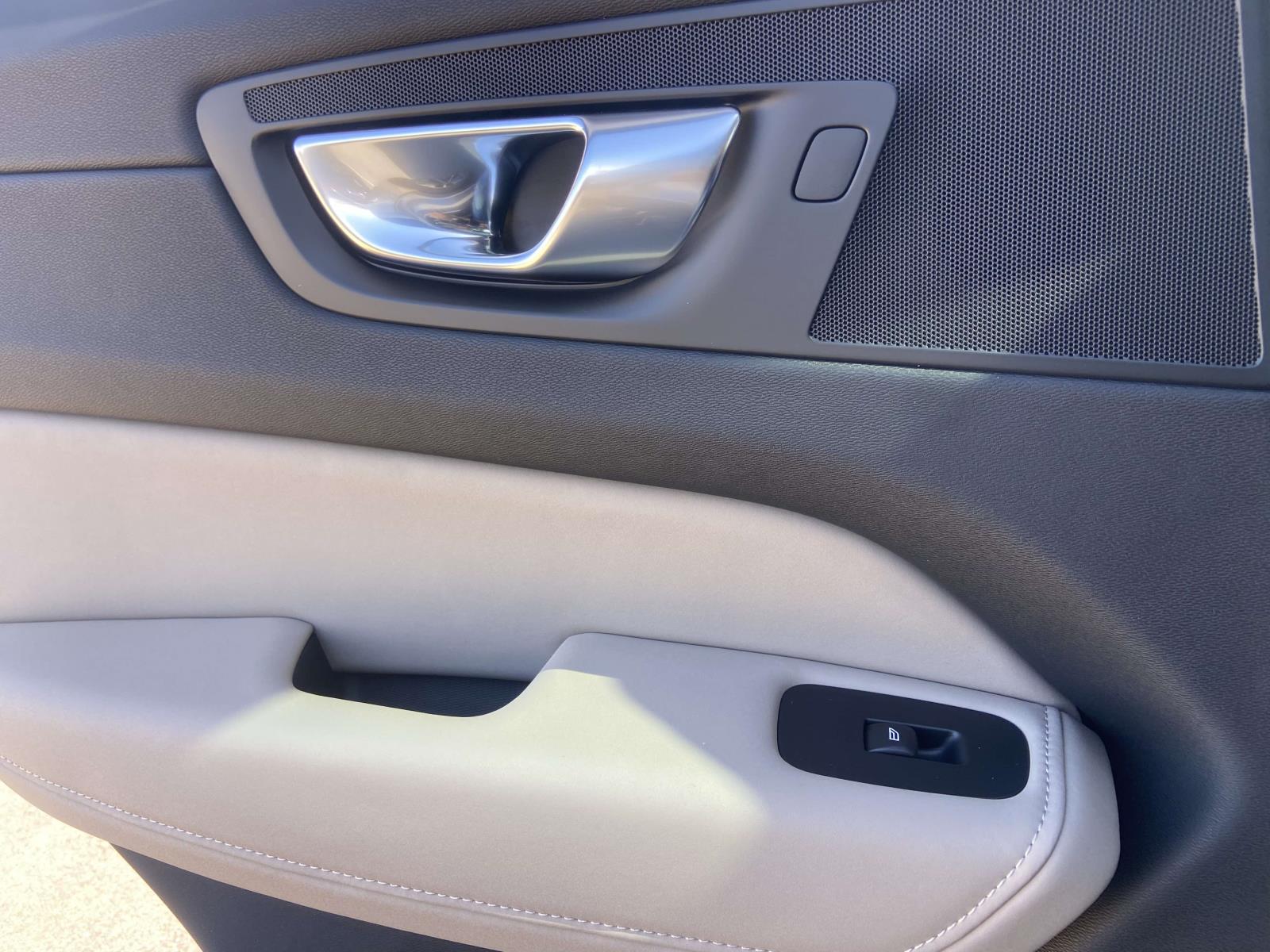 2026 Volvo XC60 Plus - Photo 15