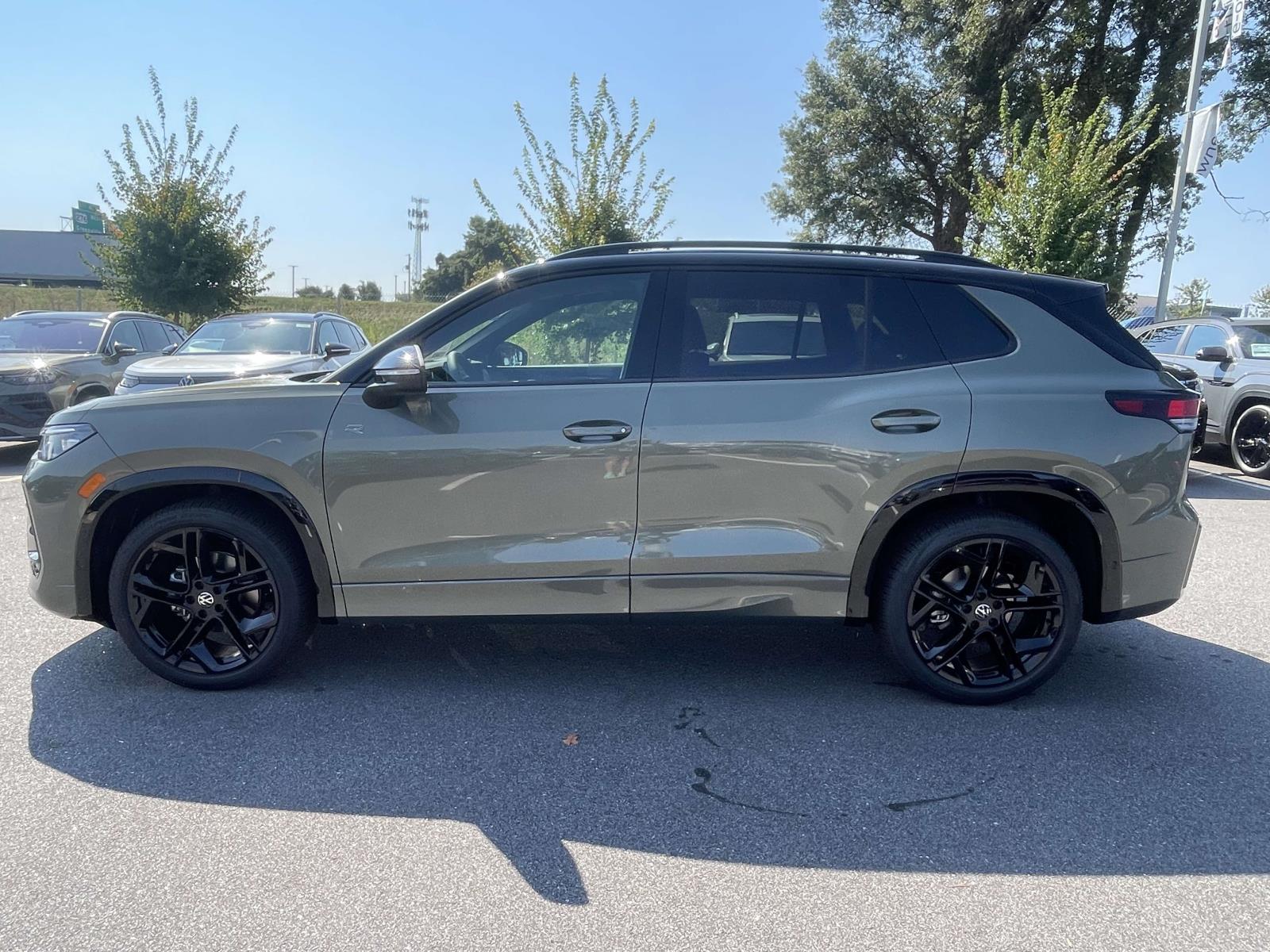 New 2026 Volkswagen Tiguan 2.0T SE R-Line Black Sport Utility
