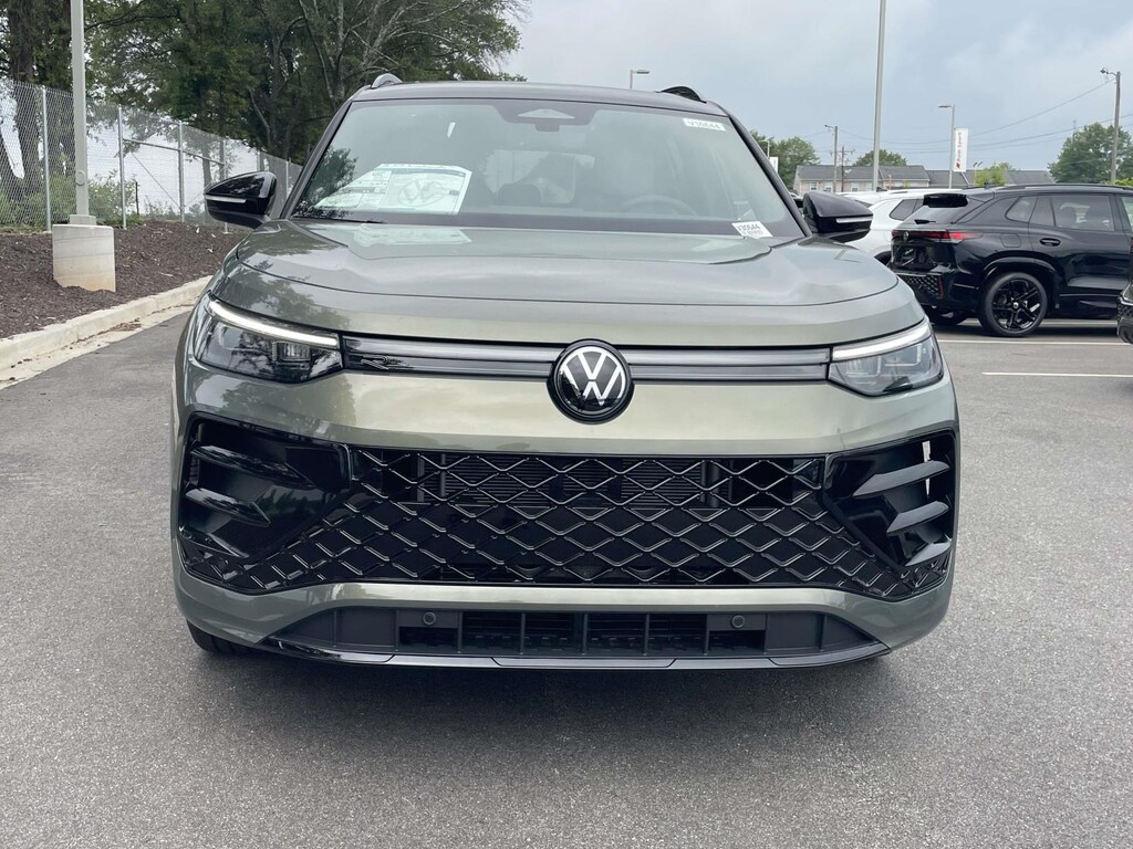 New 2026 Volkswagen Tiguan 2.0T SE R-Line Black Sport Utility