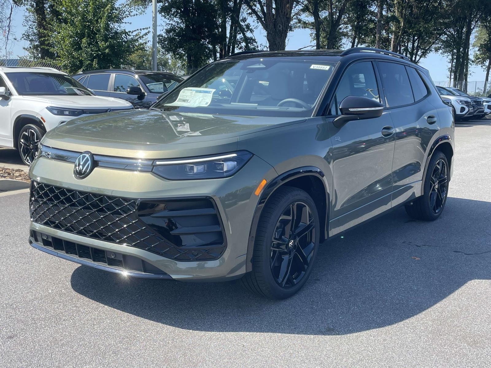 New 2026 Volkswagen Tiguan 2.0T SE R-Line Black Sport Utility