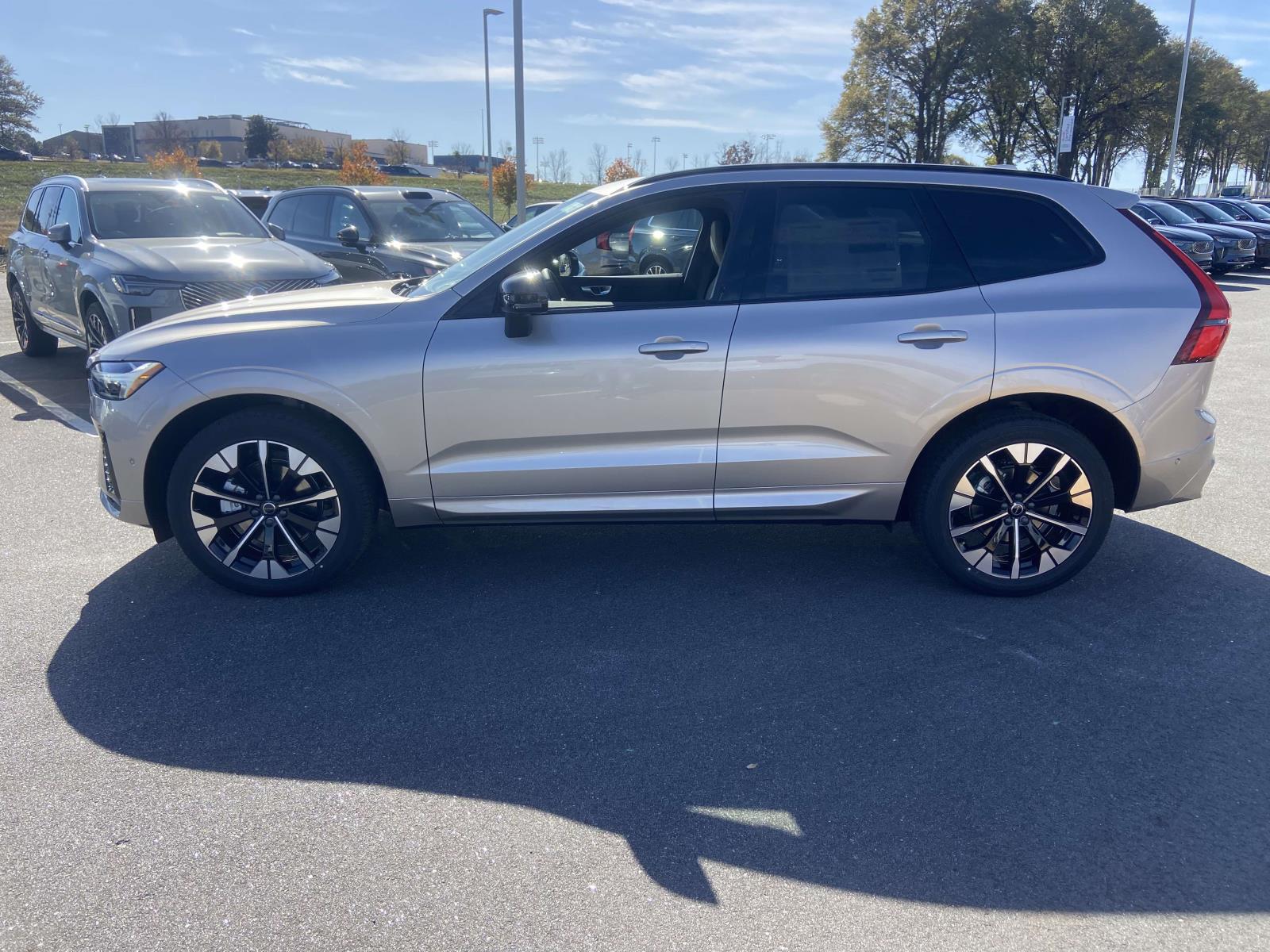 2026 Volvo XC60 Plus - Photo 5