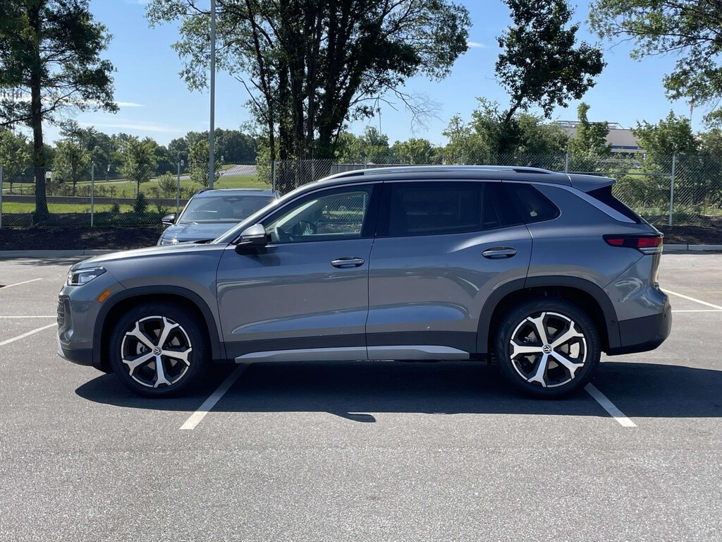 New 2026 Volkswagen Tiguan SE FWD Sport Utility