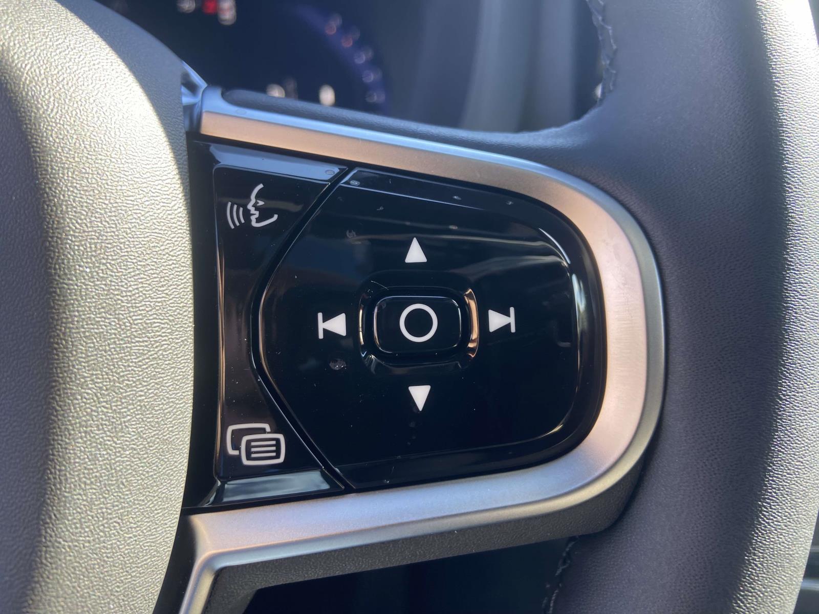 2026 Volvo XC60 Plus - Photo 23