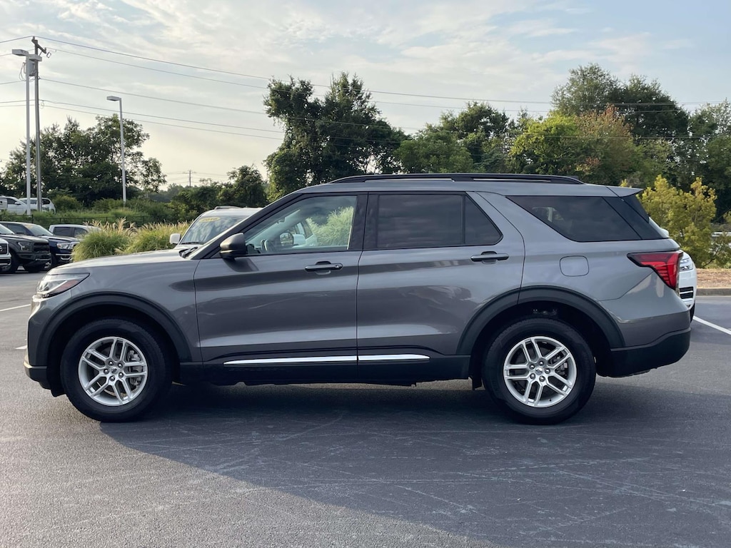 Used 2025 Ford Explorer Active 4WD Sport Utility