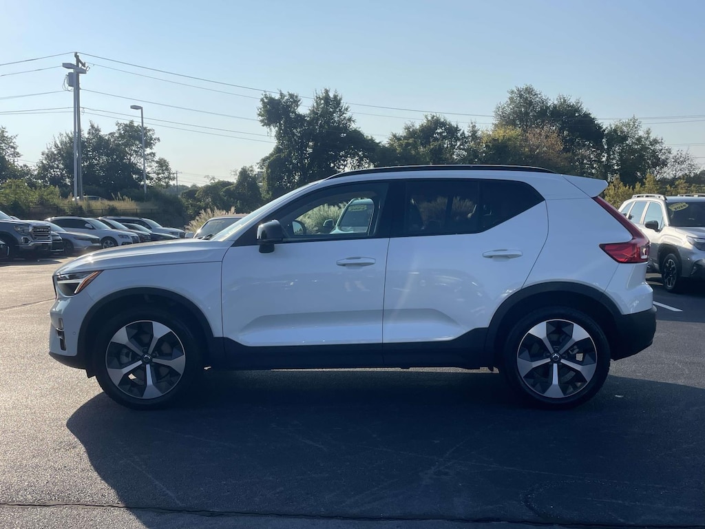 Used 2025 Volvo XC40 B5 AWD Plus Dark Theme Sport Utility