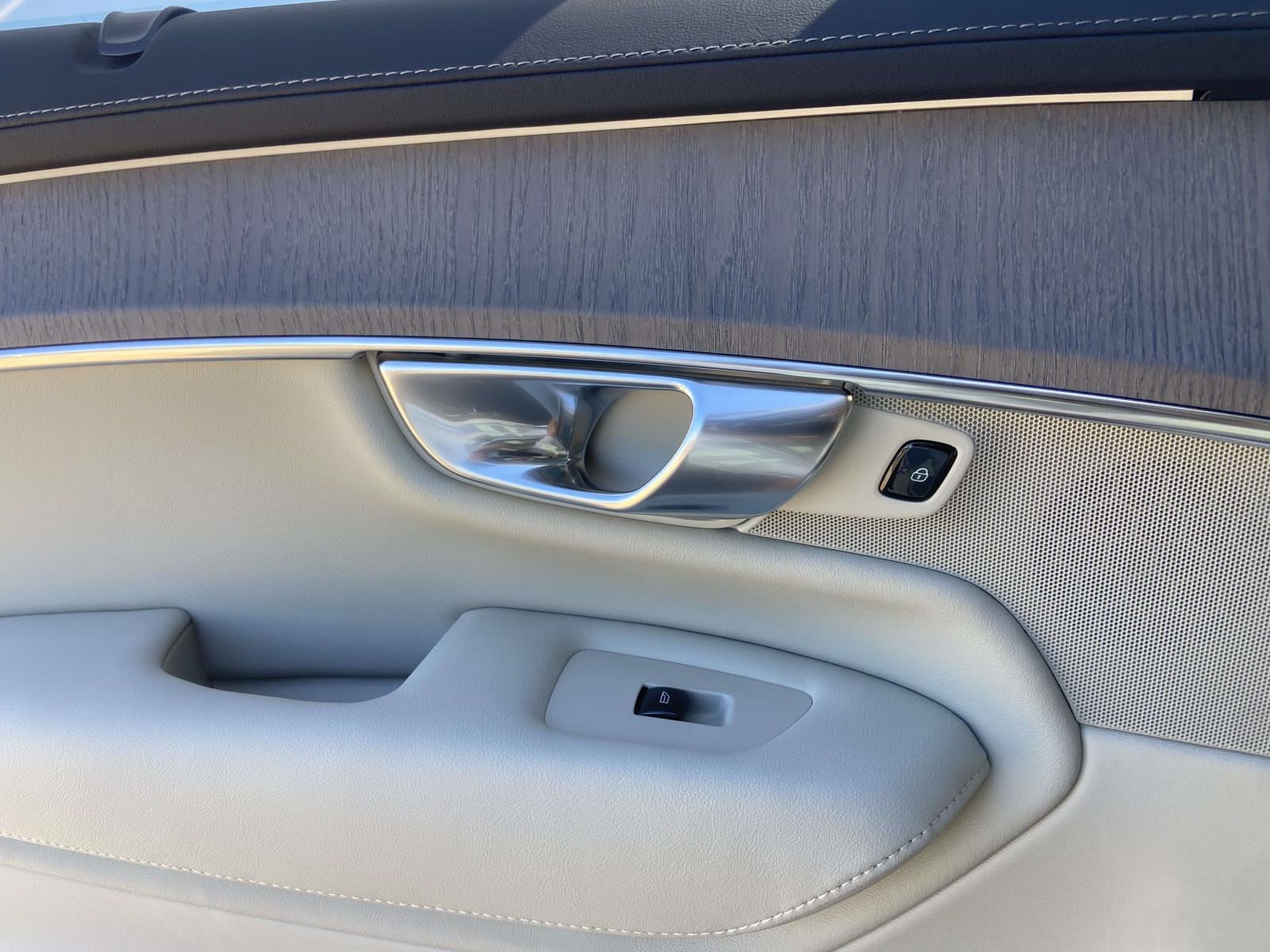 2026 Volvo XC90 Ultra - Photo 16