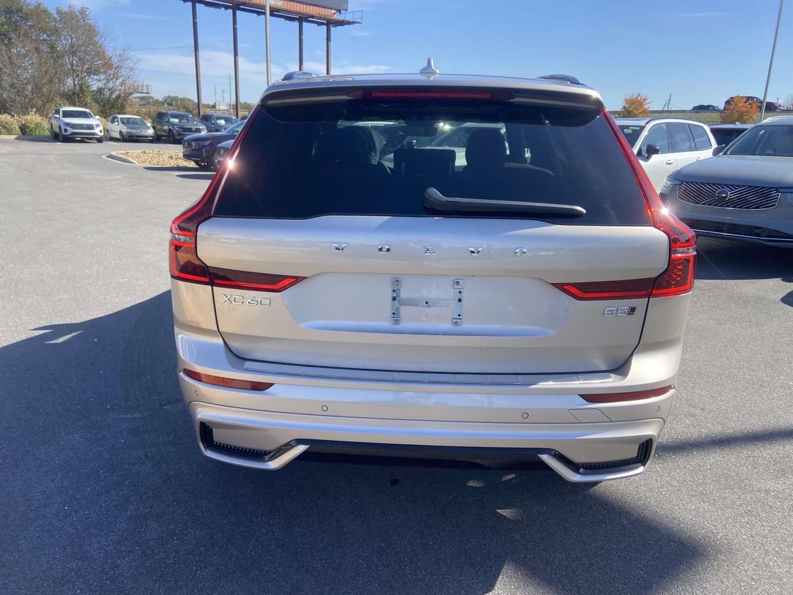 2026 Volvo XC60 Plus - Photo 7