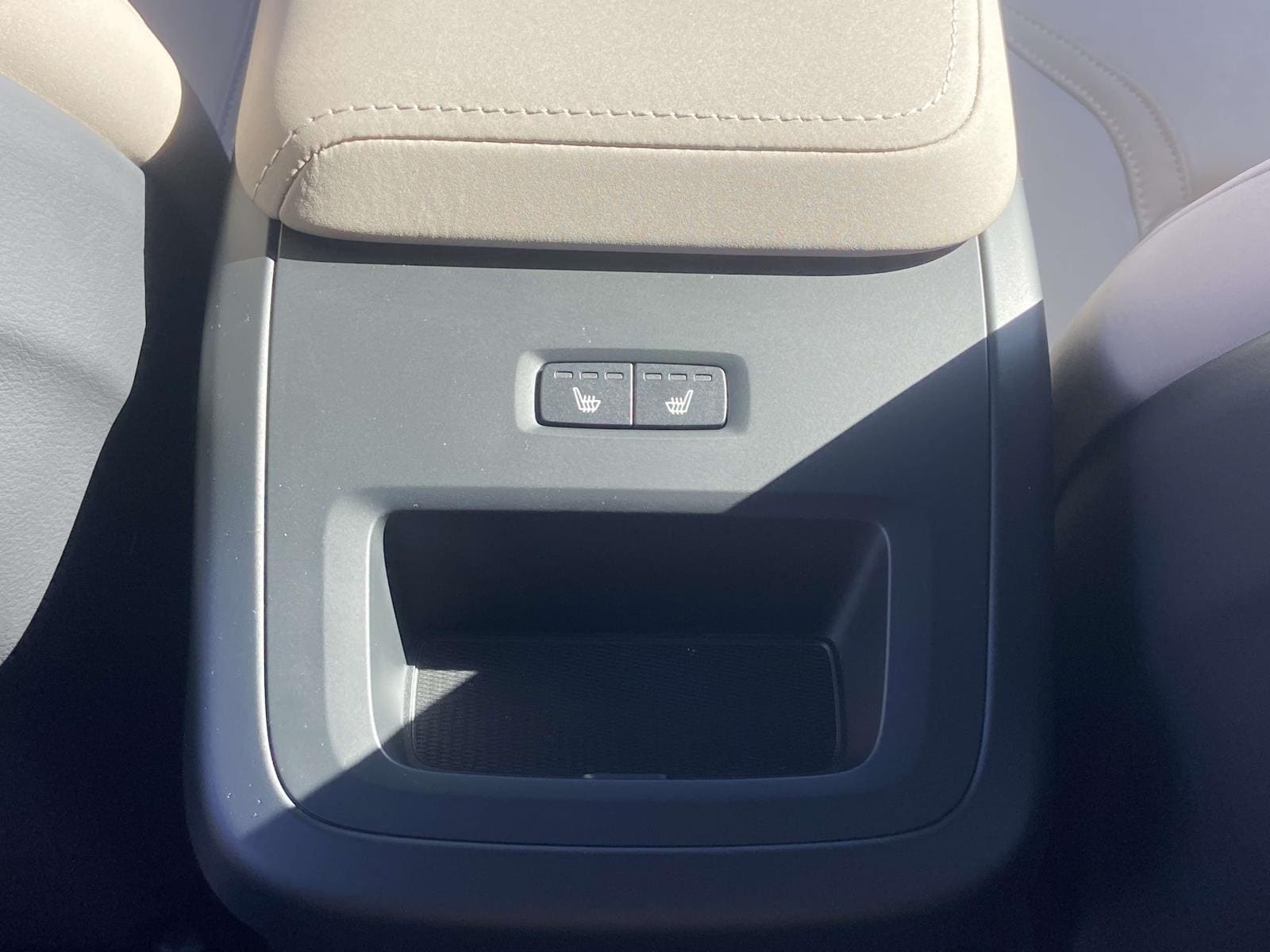 2026 Volvo XC60 Plus - Photo 14