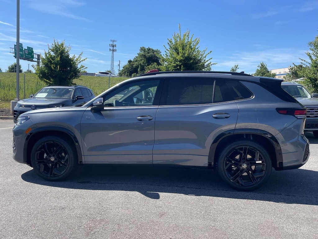 New 2026 Volkswagen Tiguan 2.0T SE R-Line Black Sport Utility