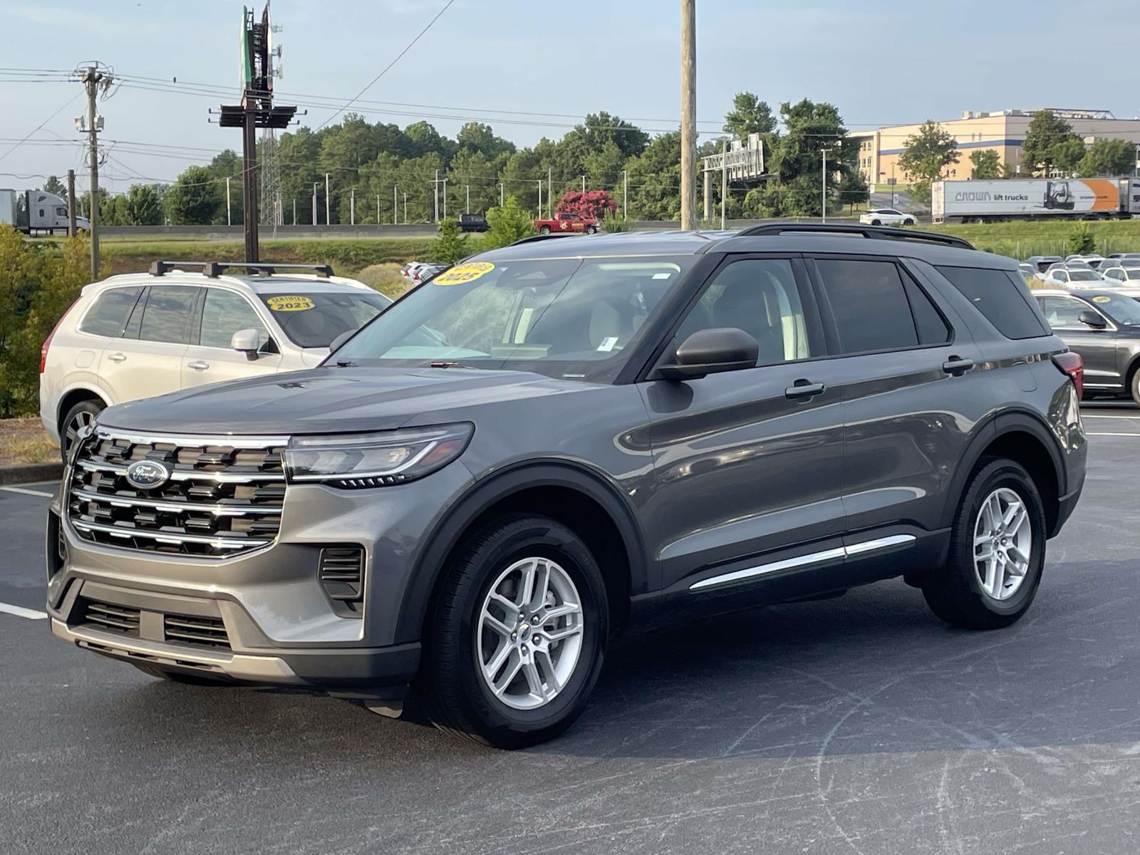 Used 2025 Ford Explorer Active 4WD Sport Utility