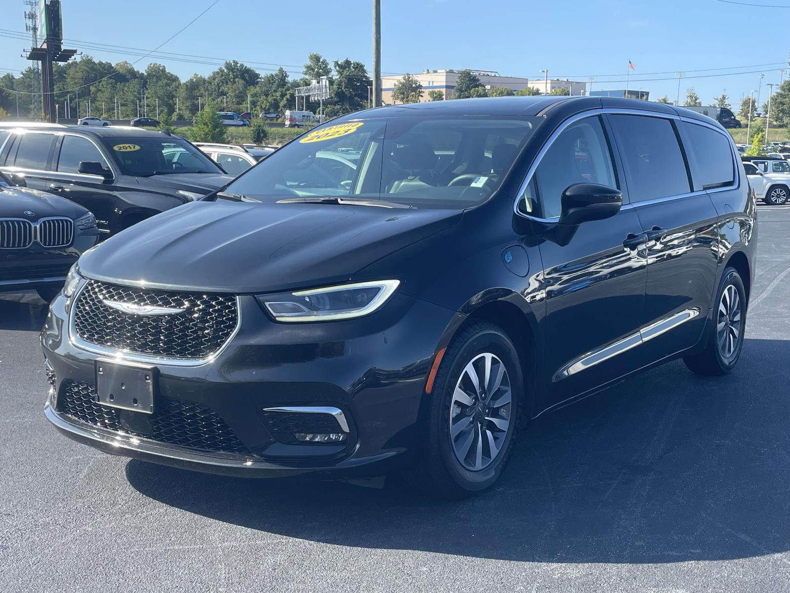 Used 2023 Chrysler Pacifica Hybrid Touring L FWD Mini-van, Passenger
