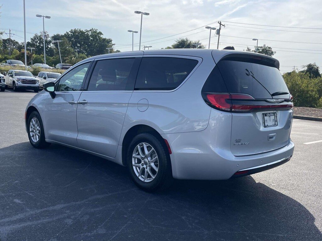 Used 2024 Chrysler Pacifica Touring L FWD Mini-van, Passenger