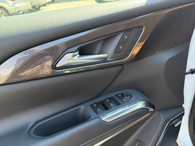 2027 Chevrolet Traverse Z71 - Photo 13
