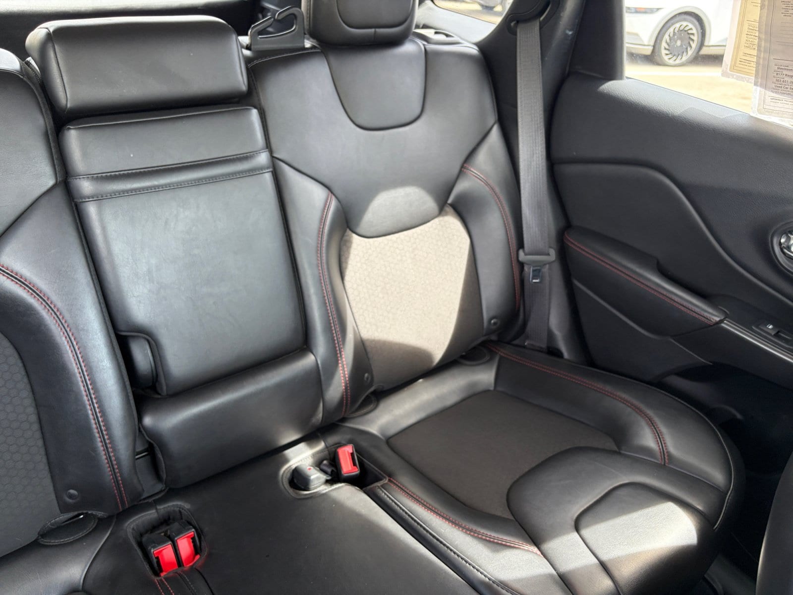 2019 Jeep Cherokee Trailhawk - Photo 19