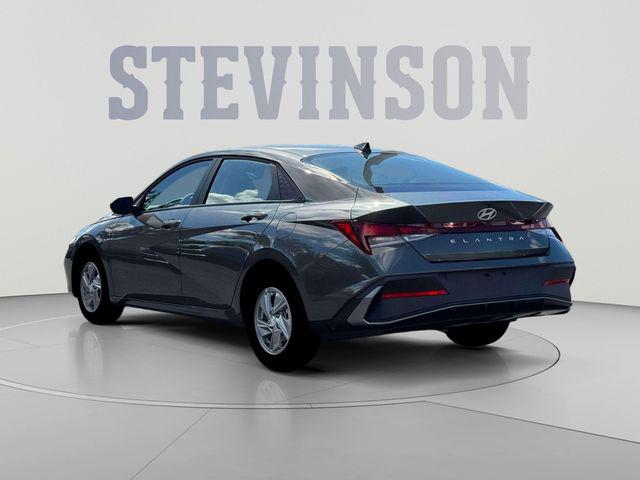 2026 Hyundai Elantra SE - Photo 5
