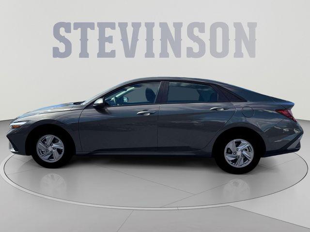 2026 Hyundai Elantra SE - Photo 3
