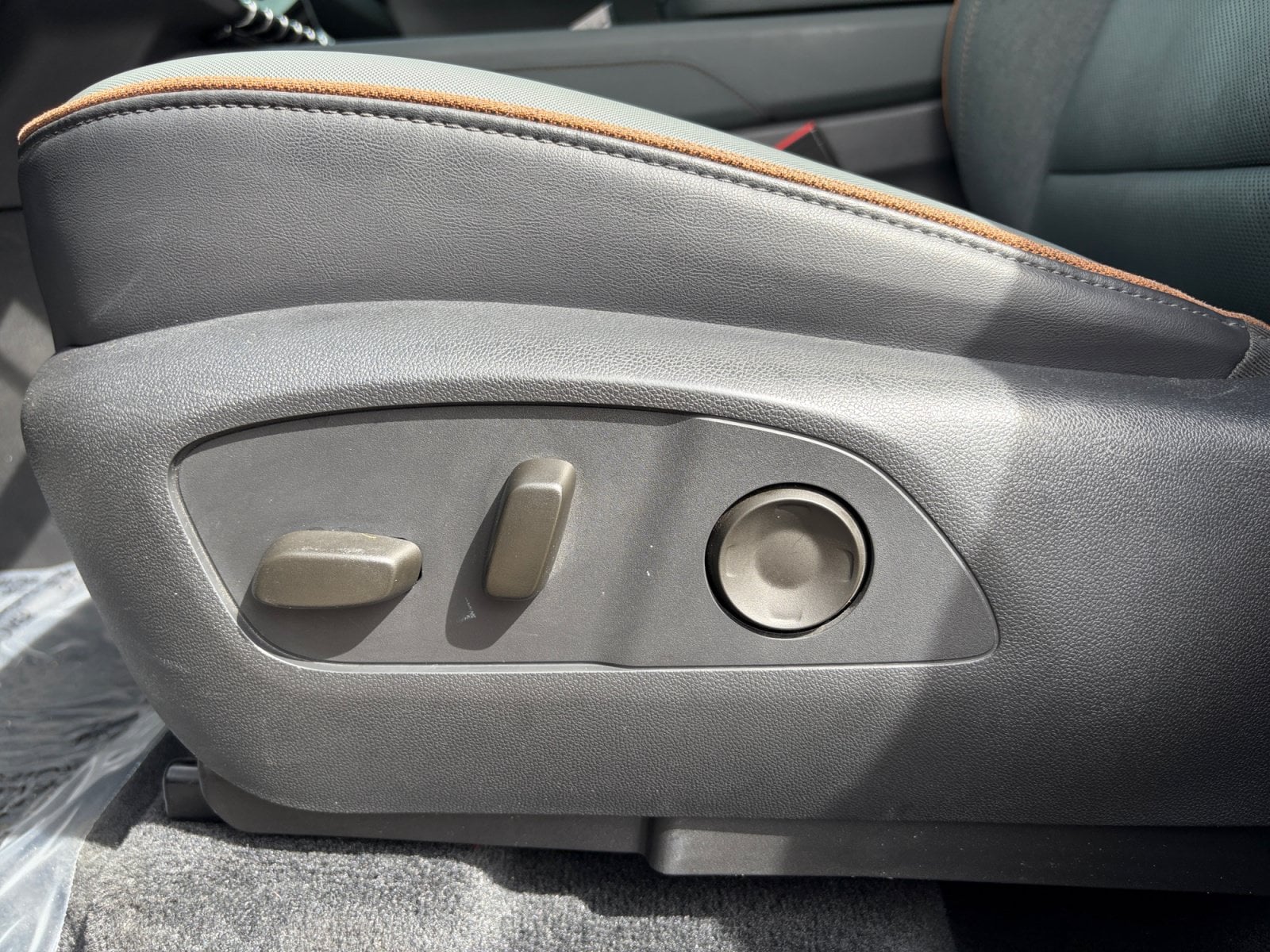 2024 GMC Acadia AT4 - Photo 15