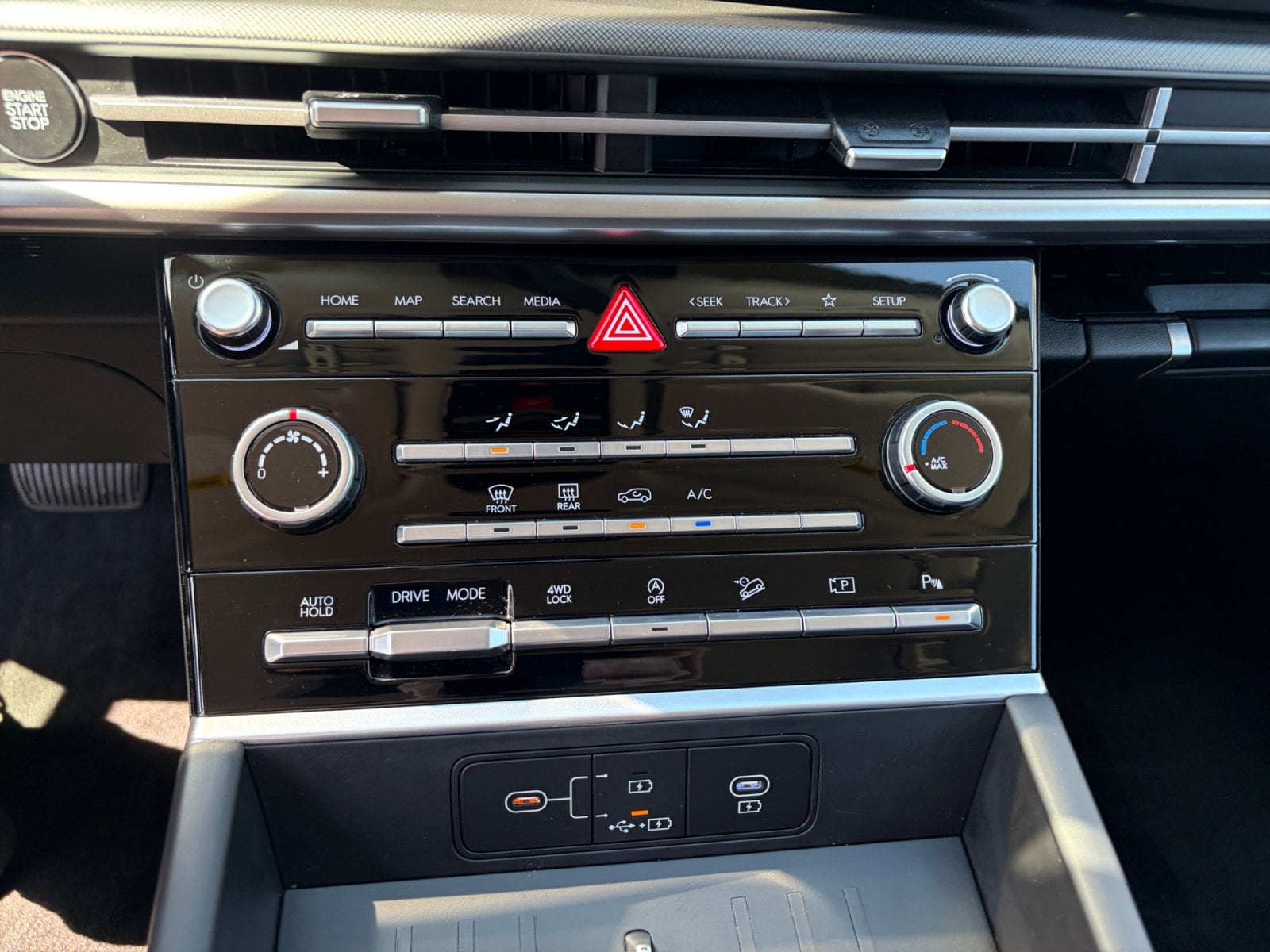 2025 Hyundai Santa Fe SE - Photo 30