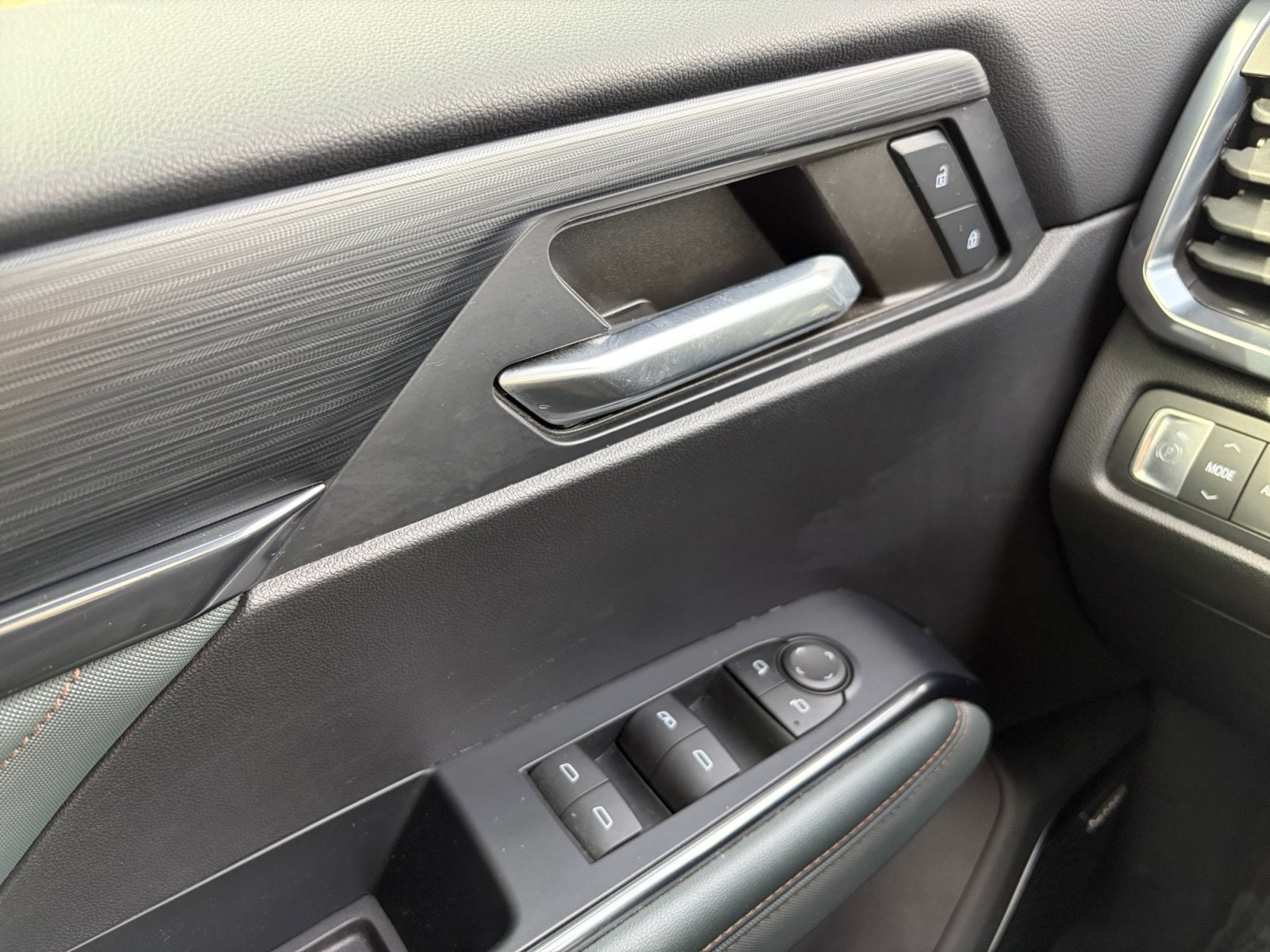 2024 GMC Acadia AT4 - Photo 14