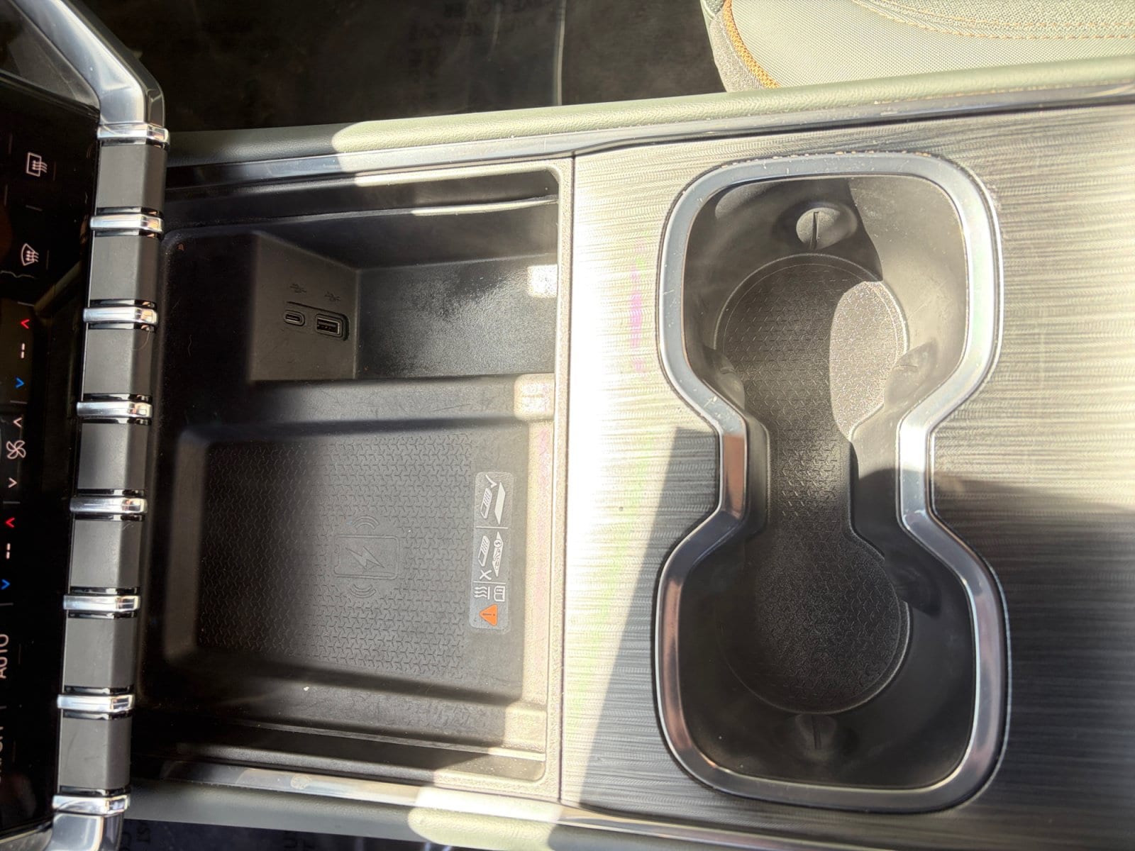 2024 GMC Acadia AT4 - Photo 16