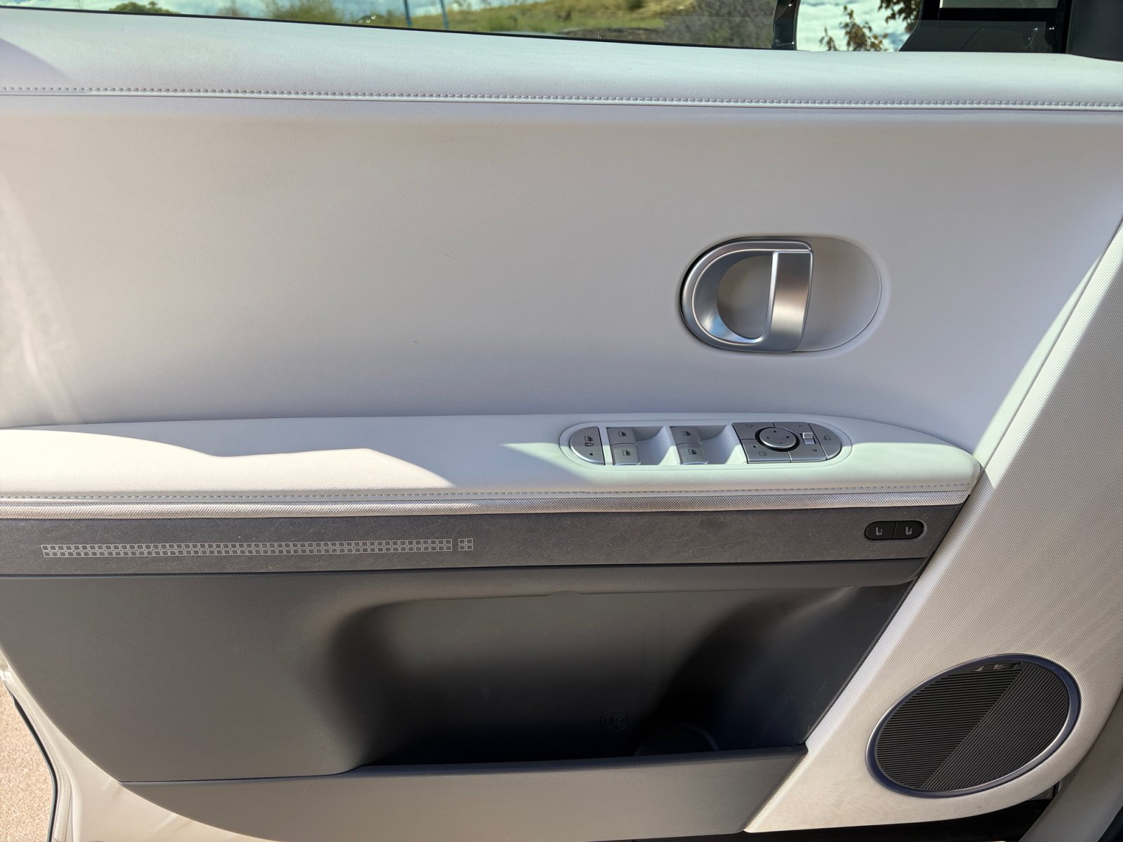 2024 Hyundai IONIQ 5 Limited - Photo 14