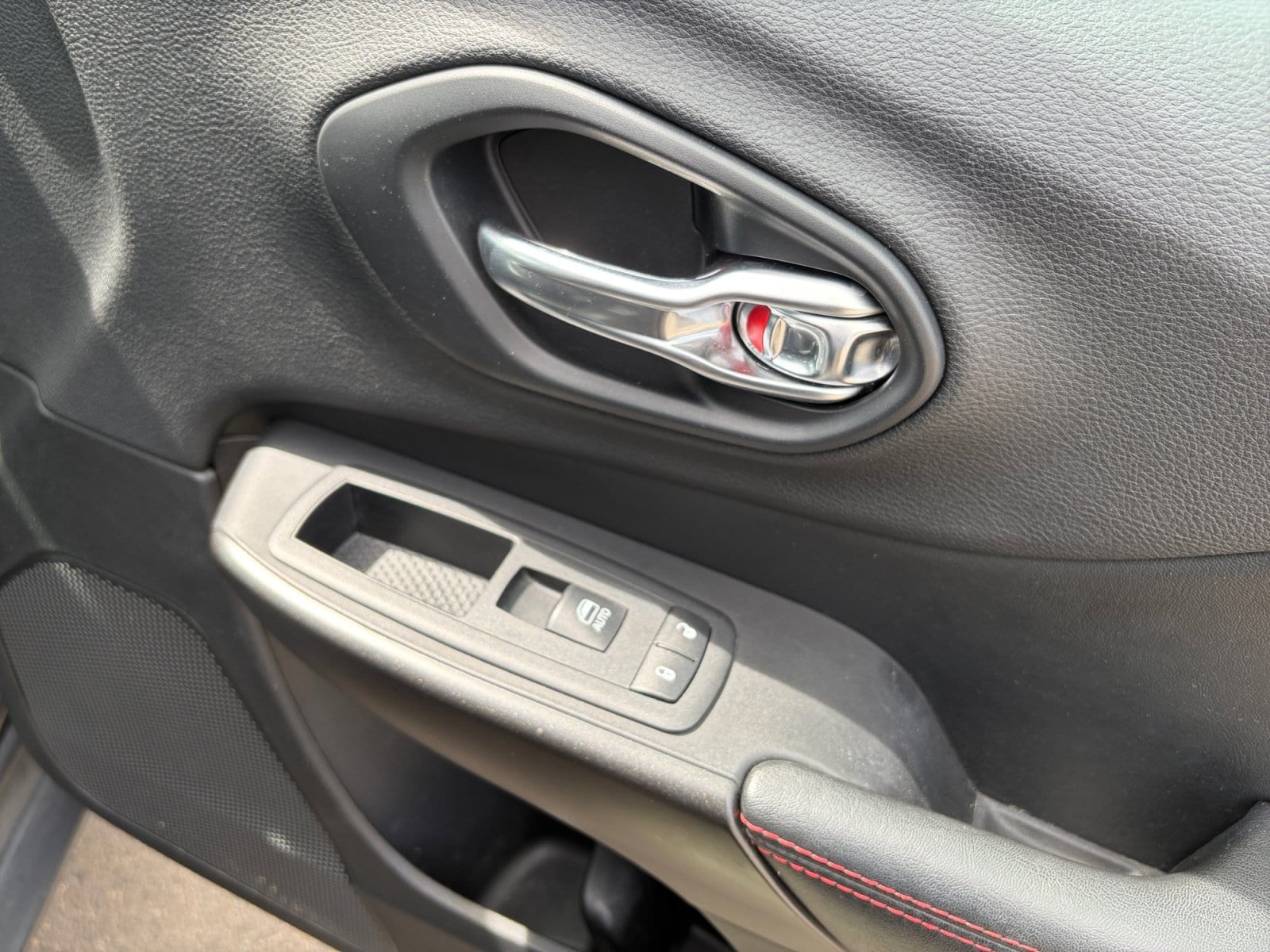 2019 Jeep Cherokee Trailhawk - Photo 17