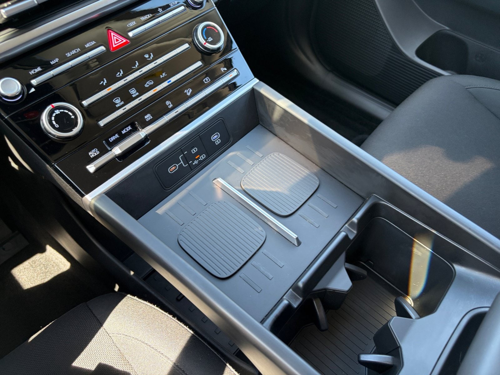 2025 Hyundai Santa Fe SE - Photo 16