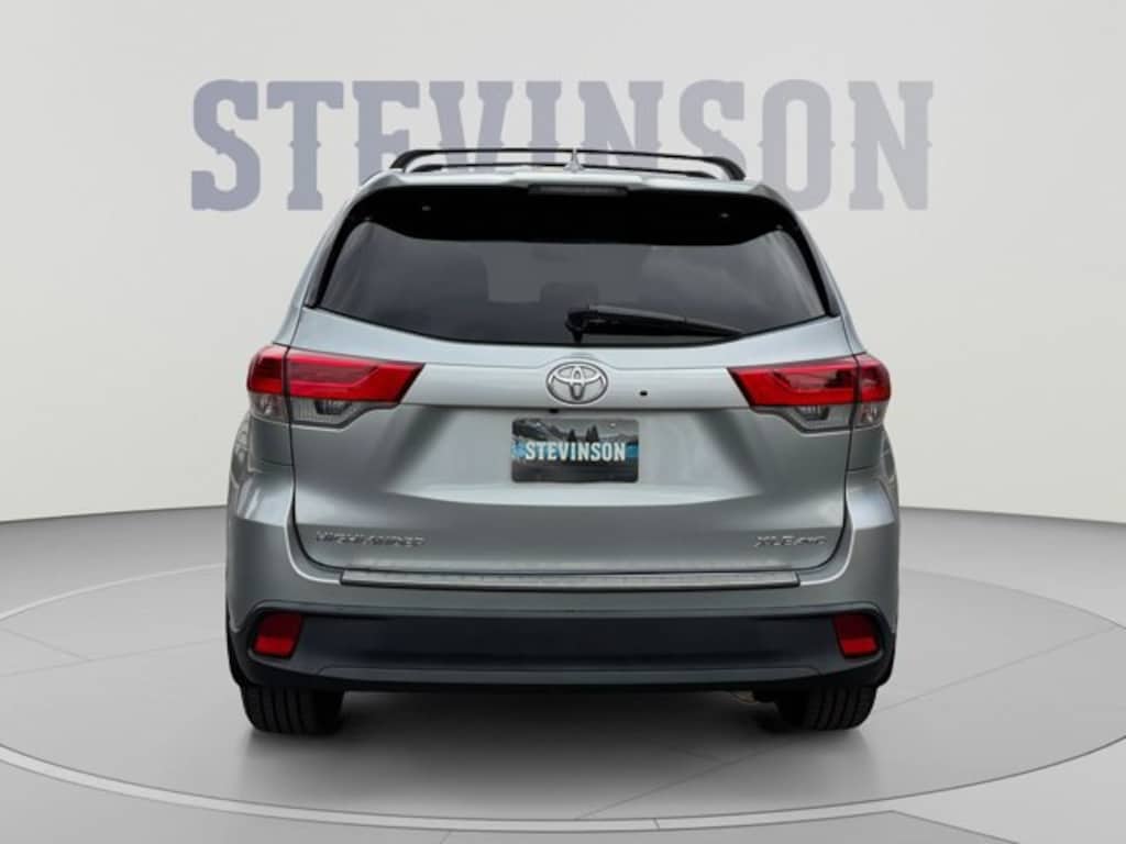 Used 2019 Toyota Highlander SE V6 SUV