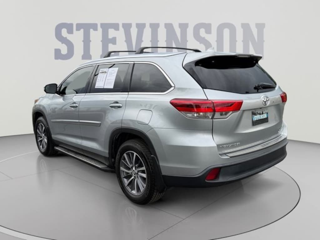 Used 2019 Toyota Highlander SE V6 SUV