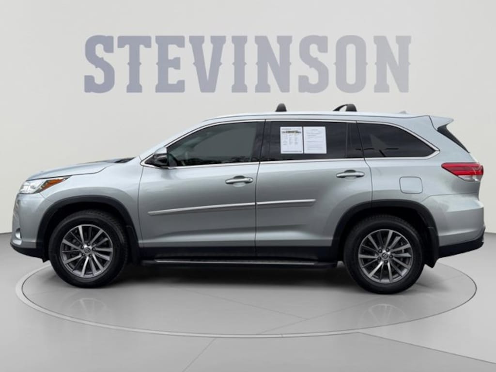 Used 2019 Toyota Highlander SE V6 SUV