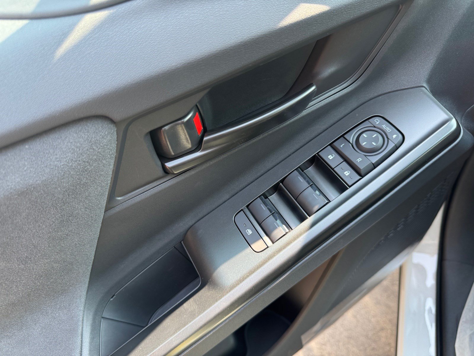 2026 Toyota C-HR SE - Photo 13